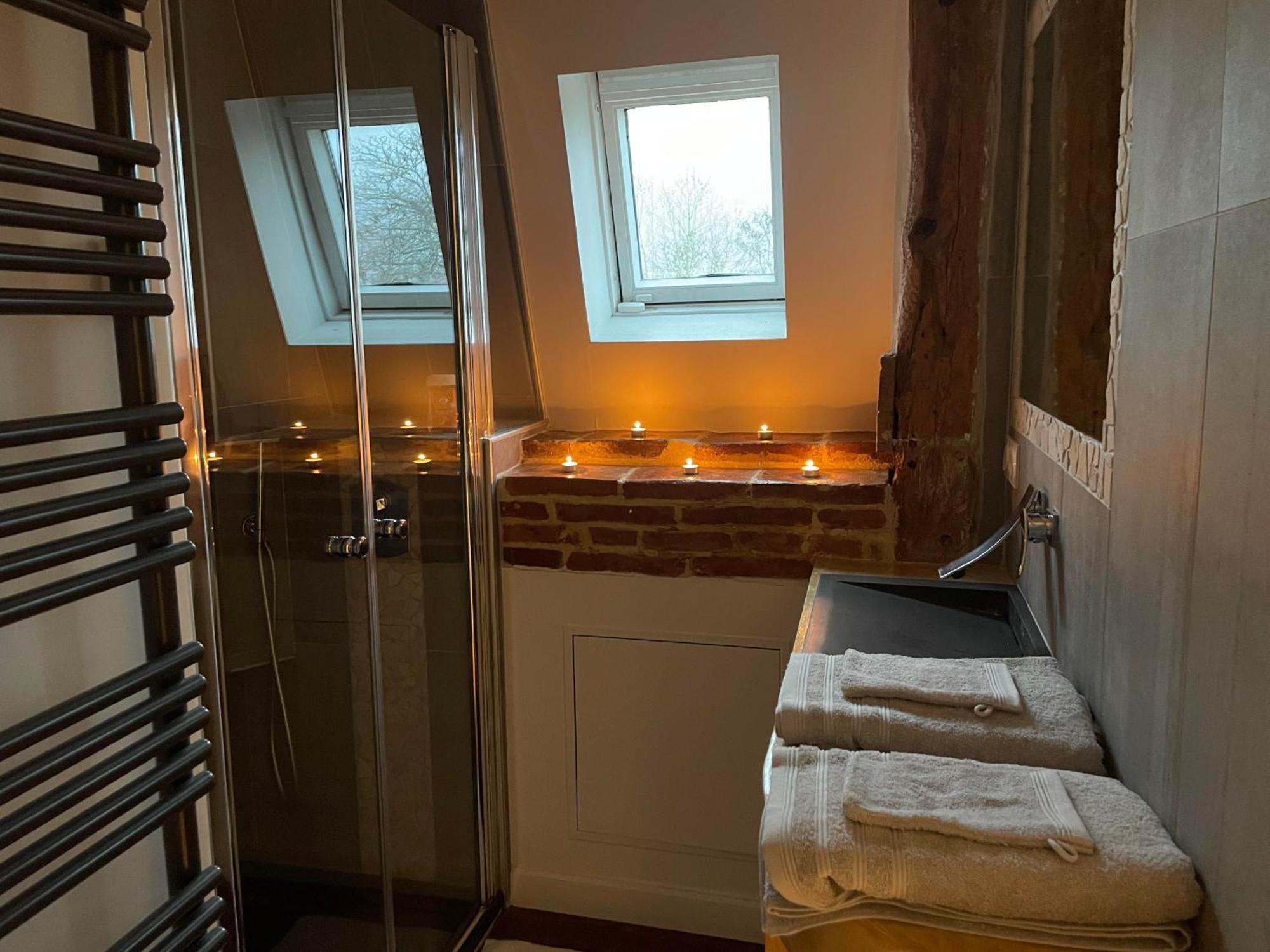 L'Antre Vue - Jacuzzi Au Chateau Belberaud Eksteriør bilde