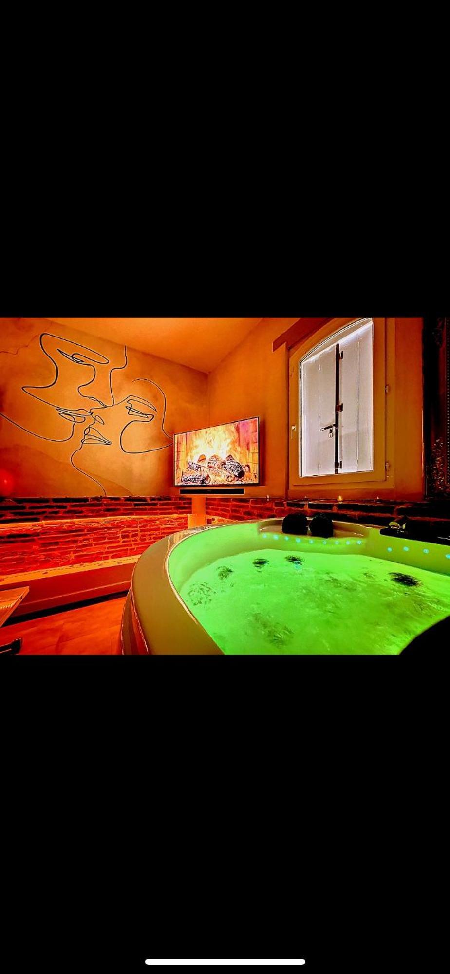 L'Antre Vue - Jacuzzi Au Chateau Belberaud Eksteriør bilde
